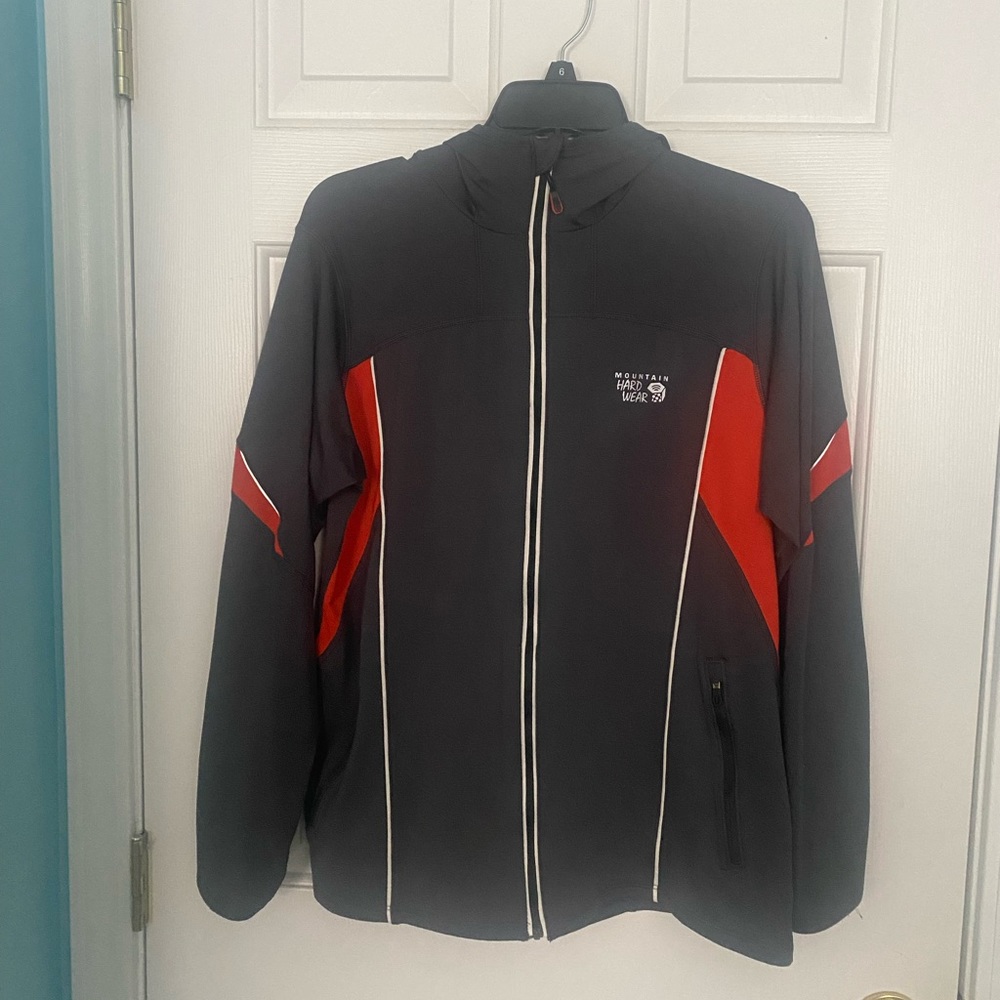 Men’s Mountain Hardware Jacket, size medium. Great layering piece.